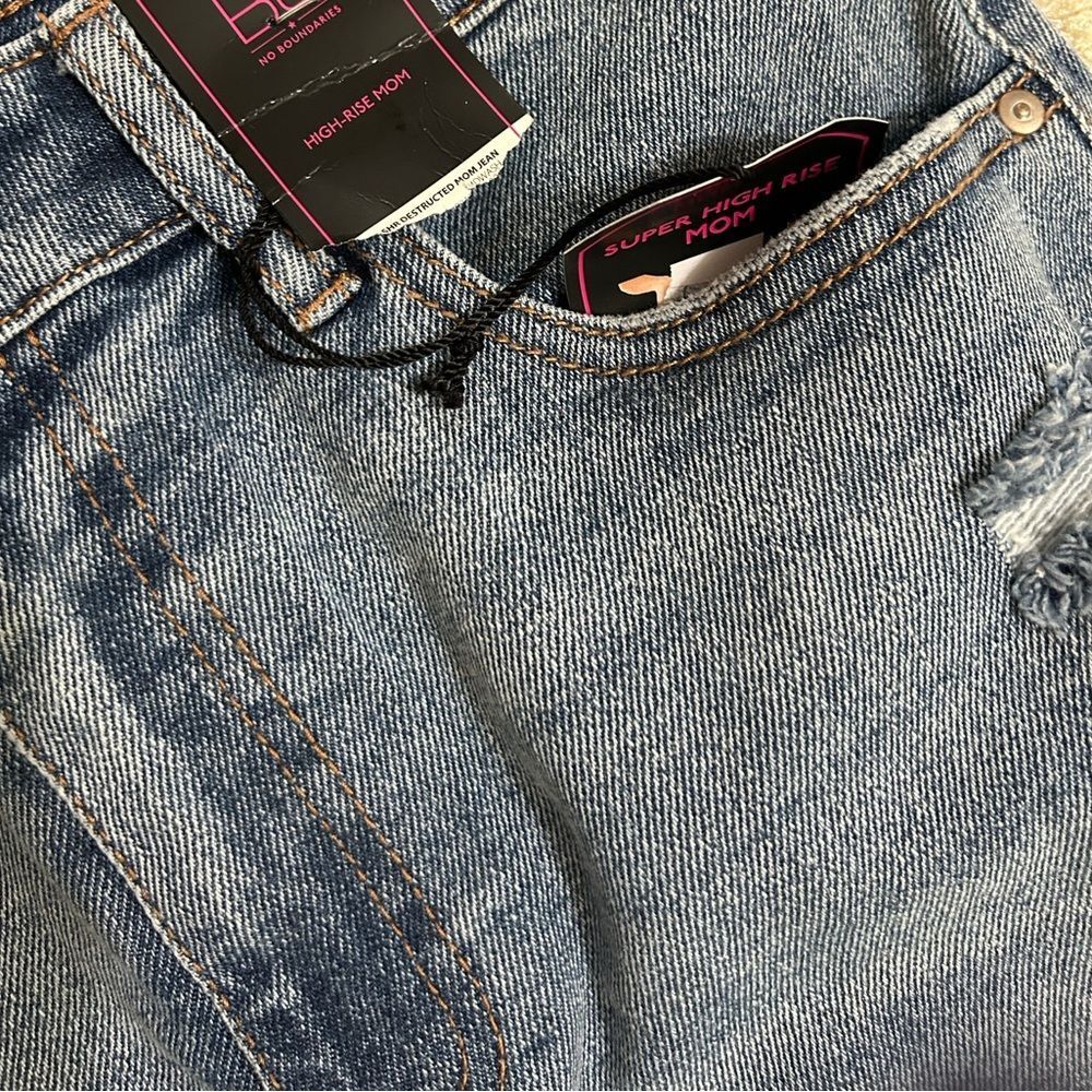 No Boundaries Blue Denim High-rise Destructed Mom Jeans(Size 9) - Picture 7 of 9